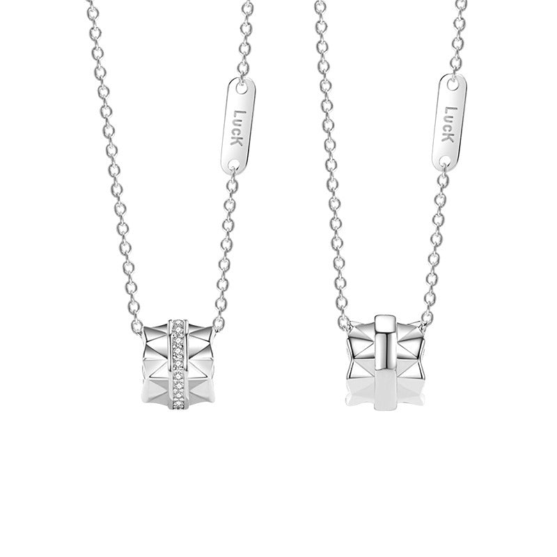 Lovers Necklaces Are Fashionable And Versatile