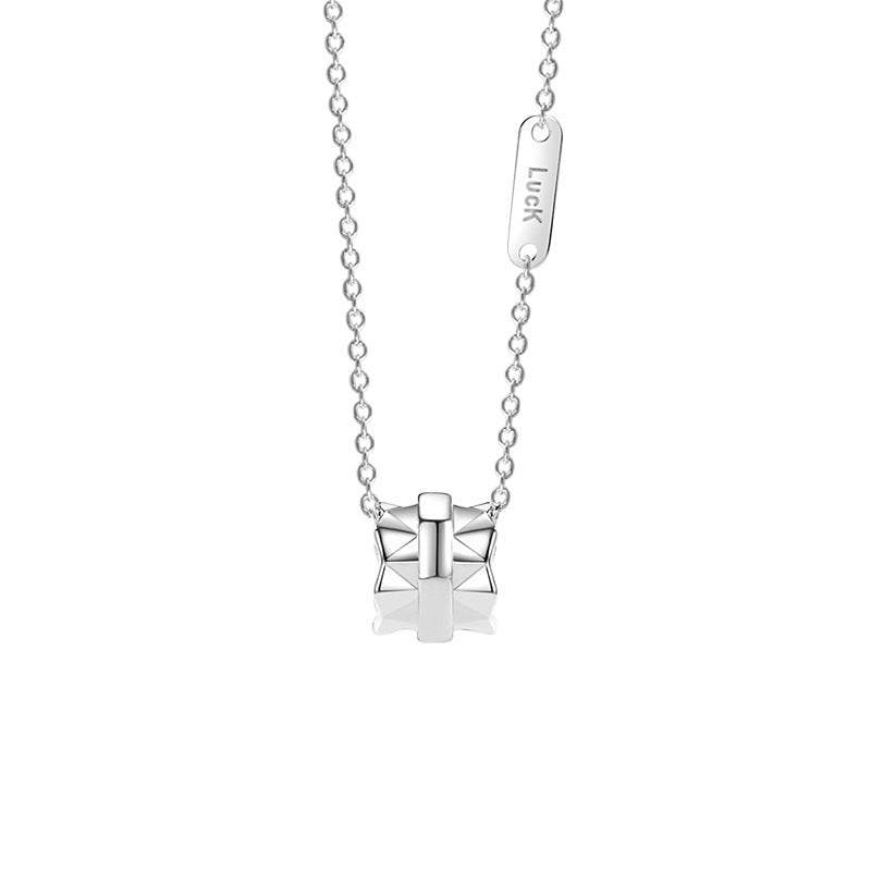 Lovers Necklaces Are Fashionable And Versatile