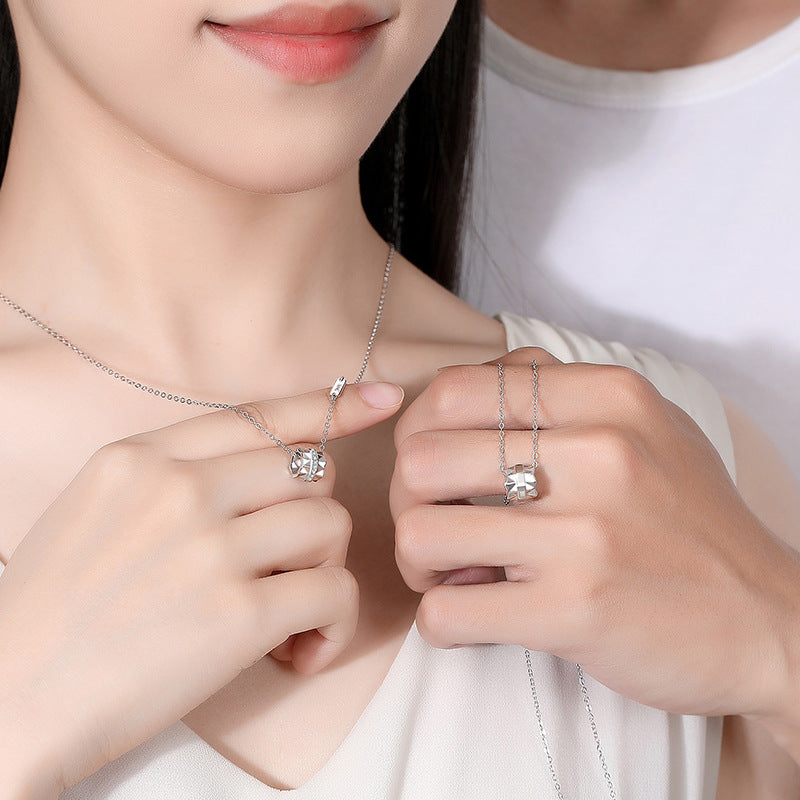 Lovers Necklaces Are Fashionable And Versatile